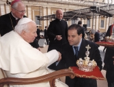 Una nuova corona per il Bambinello di Manipuglia Il 13 aprile il Papa benedirà l’opera dell’orafo Michele Affidato