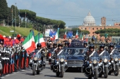 Napolitano: "Il prestigio dell'Italia nel contesto mondiale dipende in misura rilevante dall'operato dei nostri militari cui sono riconosciuti professionalità e umanità"