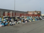 Insostenibile la situazione dei rifiuti. L’amministrazione comunale si sta adoperando per l’imballaggio temporaneo