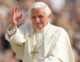 “LA RIFLESSIONE" Don Pino De Simone: <<Scarpe infangate per il Papa della gioia !>>