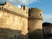 Al via i lavori di riqualificazione del Castello Carlo V e del muro di Via Verdogne