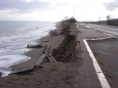 Le mareggiate hanno eroso circa 20 metri di spiaggia in un tratto del lungomare “Centofontane” di Mirto