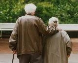 Due interventi di assistenza a favore degli anziani promossi dal Comune