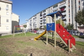 Prosegue il progetto di arredo ludico di parchi e spiazzi cittadini. Installati giochi nel quartiere di via Popilia
