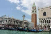 “Thank you for being sponsor of the splendor of Venezia”. Lo slogan della campagna per l'imposta di soggiorno