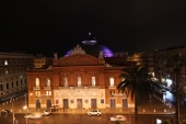 Luci spente e Tricolore sul Petruzzelli. Bari ha aderito alla campagna  “M’illumino di meno 2011”